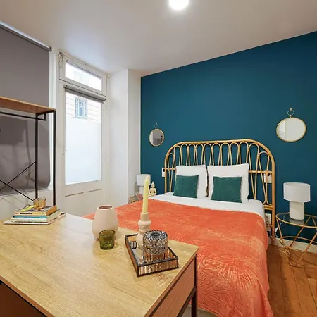 Modern Fully Renovated Apartamento